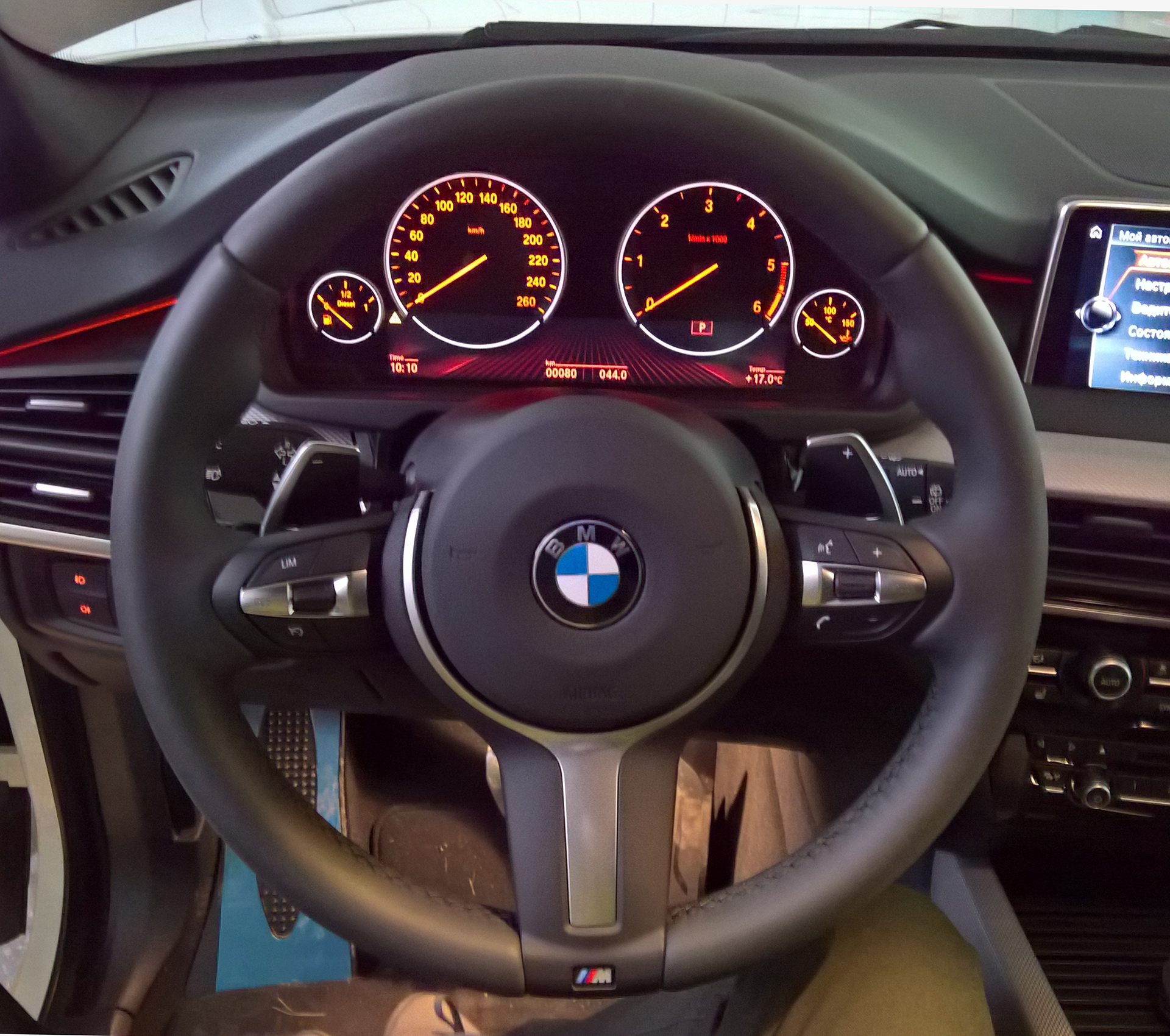 Дооснащение BMW X5 F15 спортивным рулем М